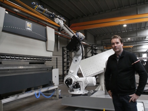 Danny Peeters purchases bending cell: 